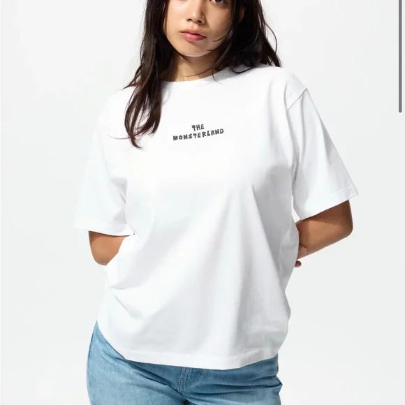 UNIQLO X POP MART T-SHIRT THE MONSTERS LABUBU - Picture 2 of 7